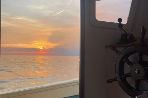 Tour en barco al atardecer por la costa de Sorrento : grupo pequeño, natación & cena