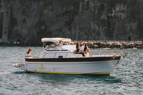 Relax & Mare : intera giornata Capri su un gozzo sorrentino