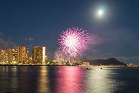 2 horas de noite de fogos de artifício para pequenos grupos em Waikiki