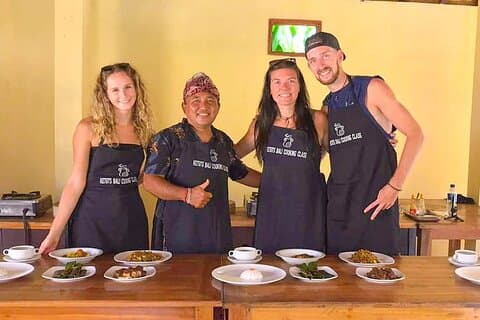 8 timmars privat balinesisk matlagningskurs med Tirta Empul-templet