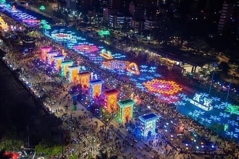 Tour Privado de Luzes de Natal em Medellín! - Somente temporada de férias!