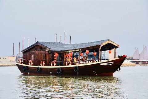 Crucero romántico con cena al atardecer en Hoi An