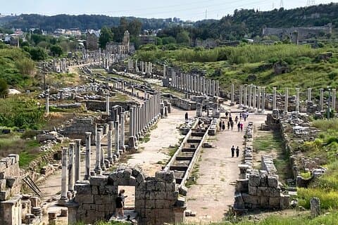 Tour di un'intera giornata a Perge, Aspendos, Side e Cascate da Antalya