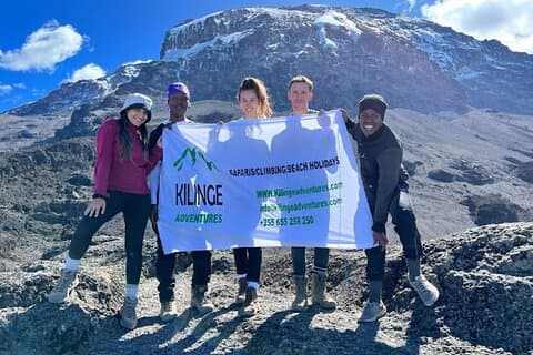 Erleben Sie eine Tageswanderung zum Kilimandscharo und zum Gipfel des Car Shira