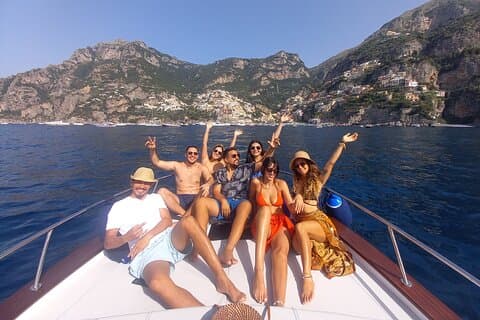 Passeio de barco privado de dia inteiro pela Costa Amalfitana saindo de Praiano