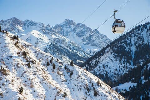 Heldags privat tur i Medeu Skøjteløb & Shymbulak Ski Resort