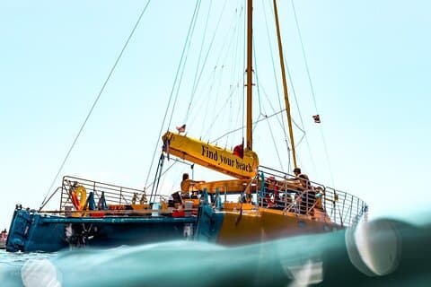 Charter a vela per cerimonia mattutina privata