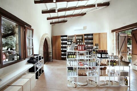 Manousakis Winery Shuttle Service Tour and Taste