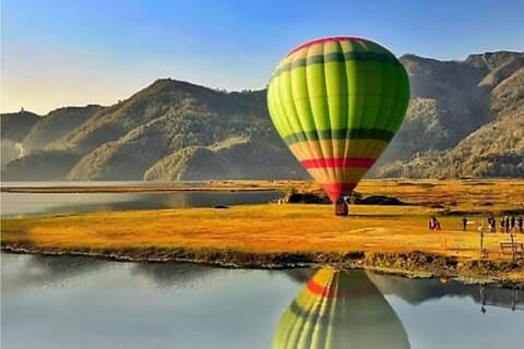 Pokhara : vol en montgolfière avec prise en charge et dépose à l'hôtel
