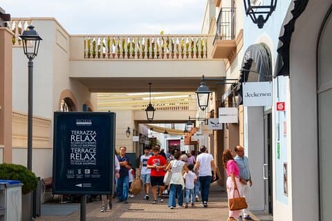 Privéwinkeltour van Catania naar Sicilia Outlet Village