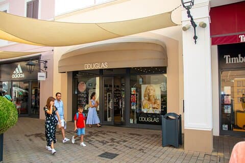 Visite privée de shopping des hôtels de Catane au Sicilia Outlet