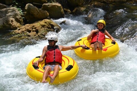 Hoteller i nærheden af Ocho Rios: Jungle River Tubing and Beach Adventure