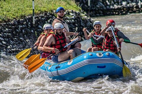Advancers Bergwandelen op Adam's Peak en wildwaterraften