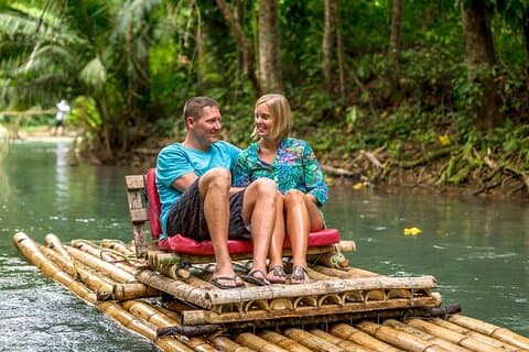 Martha Brae Rafting & Luminous Lagoon Tour fra Ocho Rios Jamaica
