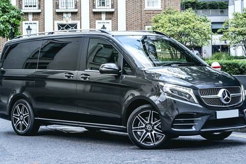 Trasferimento di arrivo: dall'aeroporto FRA a Francoforte in minivan di lusso