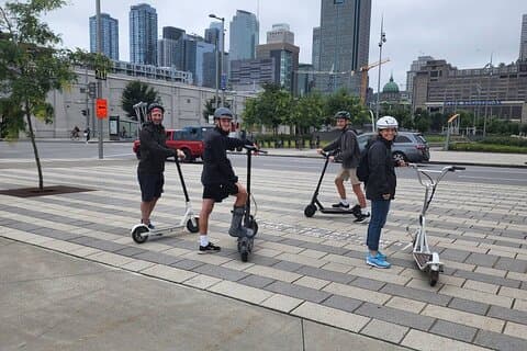 Experimente el Viejo Montreal en patinetes eléctricos con un comediante local