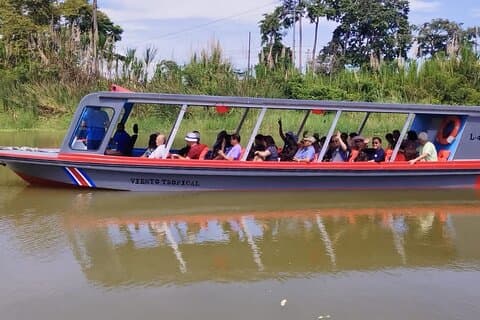 Transfer per boot van Tortuguero naar Moin