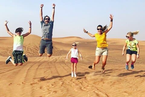 Safari noturno compartilhado de 6 horas no deserto em Dubai com 4x4 e churrasco