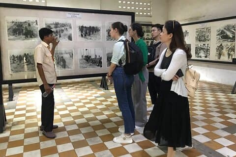 Excursão ao campo da morte e ao museu do genocídio de Toul Sleng