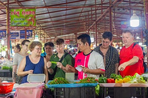 Cours de cuisine thaïlandaise Khao Lak avec visite du marché et votre propre menu