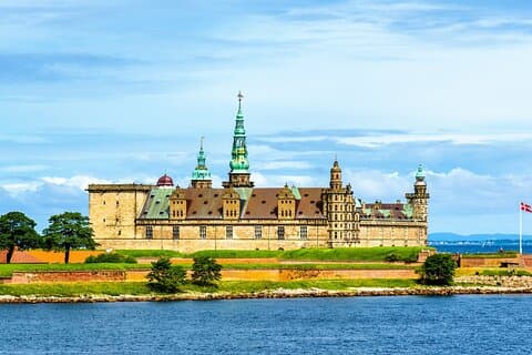 Slotte Kronborg og Frederiksborg fra København i bil