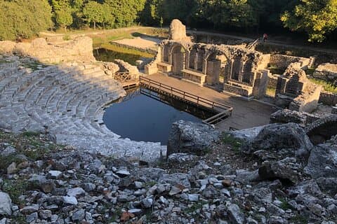 Excursão privada de um dia a Saranda Gjirokaster e Butrint saindo de Tirana
