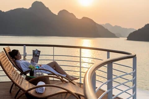 Capella Cruise 2 Day Tour i Halong Bay och Lan Ha Bay från Hanoi