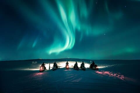 Northern Lights Snowmobile Safari van Rovaniemi met Campfire Picnic