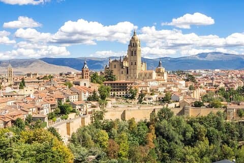 Gita giornaliera privata di 4 ore da Madrid a Segovia e Avila
