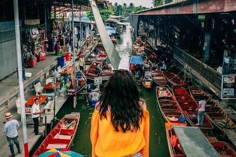 Maeklong Railway & Damnoen Saduak flytende markedstur – hel dag
