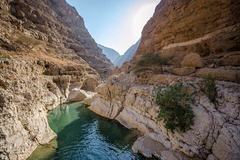 Tour privato di un'intera giornata a Wadi Shab da Muscat