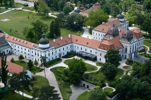 Privat historisk omvisning i Queen Elisabeth Palace