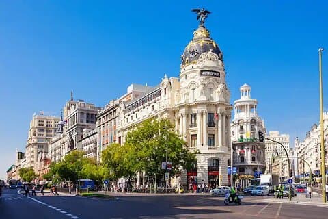 Madrid a Porto até 3 paradas: Avila, Salamanca e Aveiro