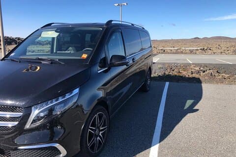 Privater Transfer zum internationalen Flughafen Keflavik von/nach Reykjavik