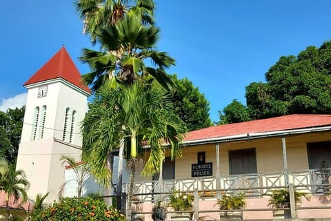De camino a Saint Marie: ''Muerte en el Paraíso'' Mostrar Localizaciones