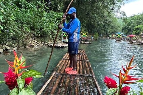 Tour privato di mezza giornata a Montego Bay con rafting in bambù