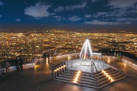 [Sapporo] Låt oss åka till Mt. Moiwa & Sapporo Night View med chartrad bil! !