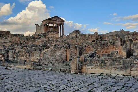 Esplora Dougga e Bulla Regia + pranzo e biglietti d'ingresso inclusi