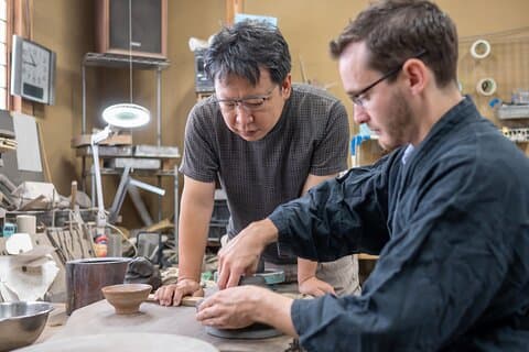 Guided Tour to Bizen pottery artists (with experience & lunch)