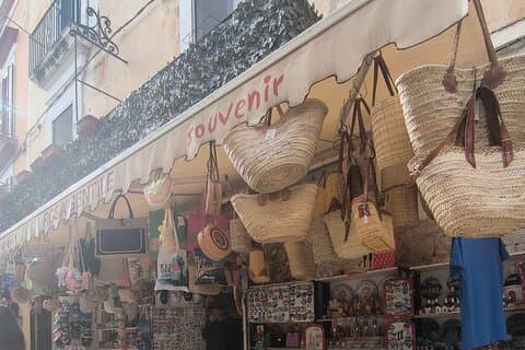 Tour di Bari con una guida turistica locale.