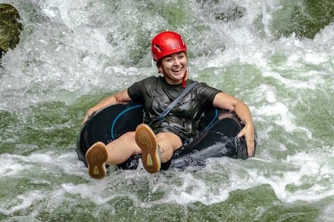 4 Stunden private Tubingtour auf dem Fluss Arenal ab Guatape