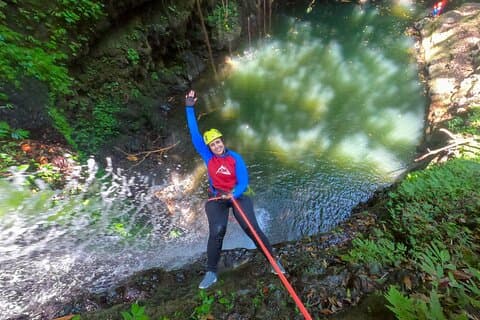 Aventura de canyoning no Sambangan Canyon