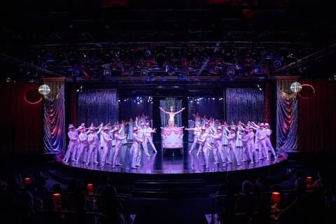 Bangkok Calypso Cabaret & Dinner Cruise Ticket valfri transfer