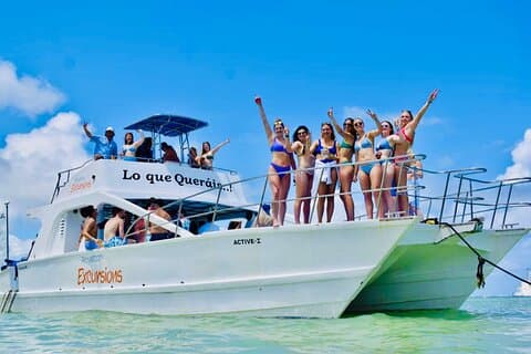 Croisière privée en catamaran avec toboggan et boissons à volonté