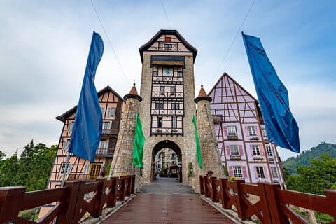 Tour privato del villaggio francese di Bukit Tinggi per l'intera giornata