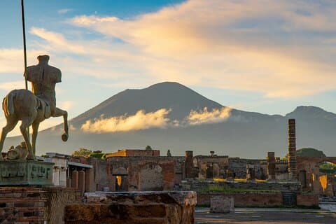 Tour histórico de 10 horas en Campania