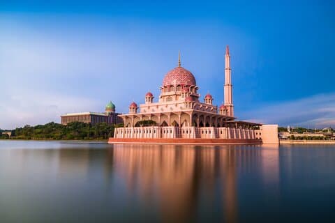 Visite privée à Putrajaya avec croisière en bateau et mosquée rose