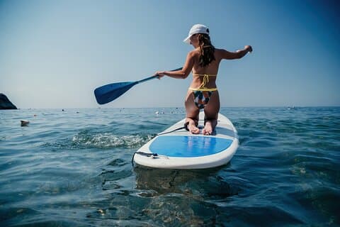 Tour privado de stand up paddle en Tanjung Rhu