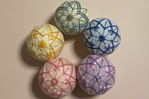 Låt oss göra ett Japanskt hantverk Temari broderad boll