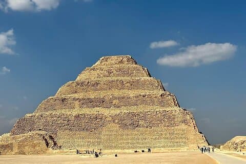 Excursão privada de um dia às Pirâmides de Gizé e à Pirâmide de Saqqara